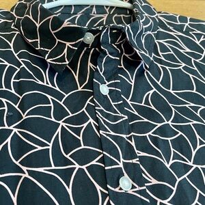 Wellington short sleeve button up golf Shirt. Black/pink